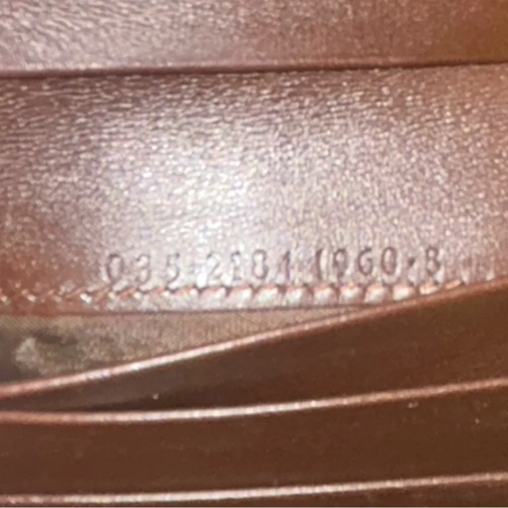 Gucci Vintage Brown Leather Bifold Wallet Gold G Hardware Made in Italy